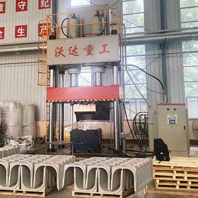 U型排水溝(gou)成型液壓機_800噸(dūn)雙缸四柱液壓(ya)機