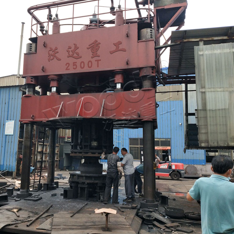 2500噸封頭油(yóu)壓機