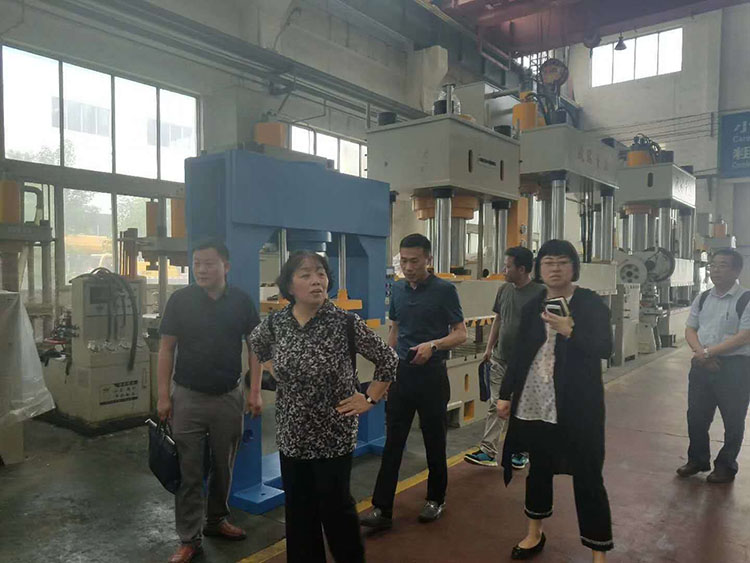 中國機床工業聯合會李冬茹副秘書長來长春昌兴传感器制造有限责任公司(4G网站)考察