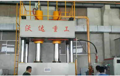 1200T化(huà)糞池模(mo)壓液壓(yā)機