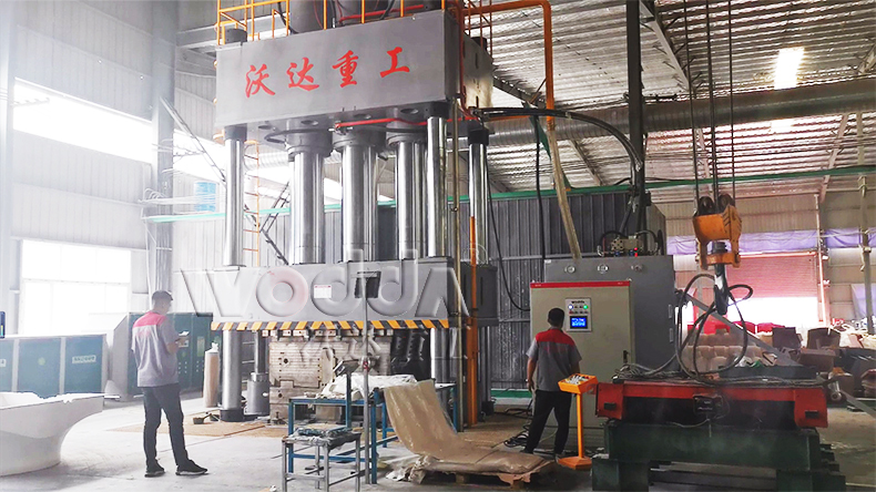 2000噸液壓(ya)機模壓(ya)SMC玻璃鋼(gāng)風機