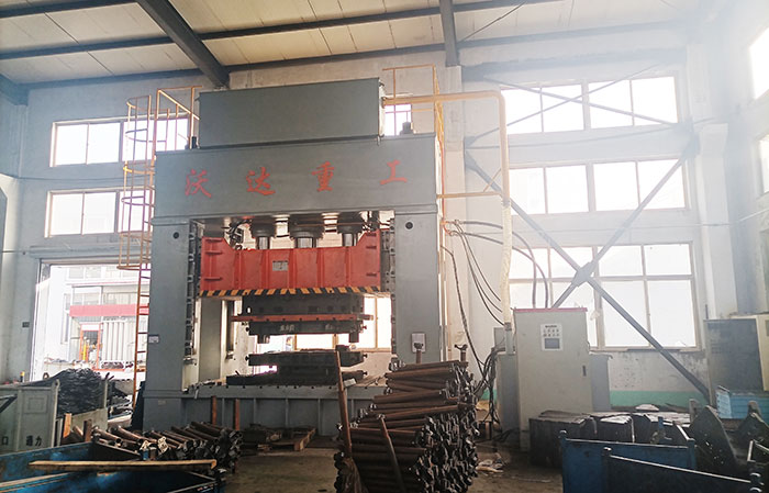 800噸框(kuang)架式貨(huo)車大卡(kǎ)車配件(jian)沖壓成(chéng)型液壓(ya)機