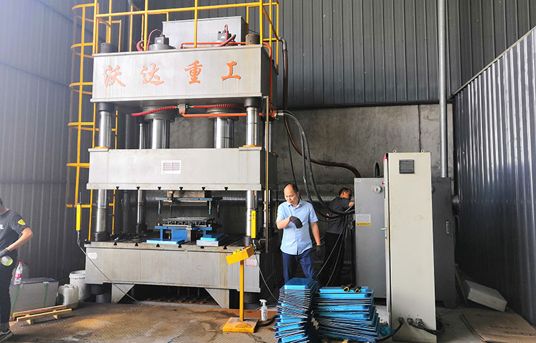 500噸雙(shuāng)缸四柱(zhù)拉伸液(yè)壓機