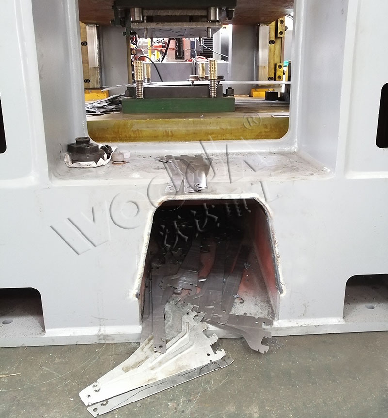 315噸薄闆沖壓框架液壓機