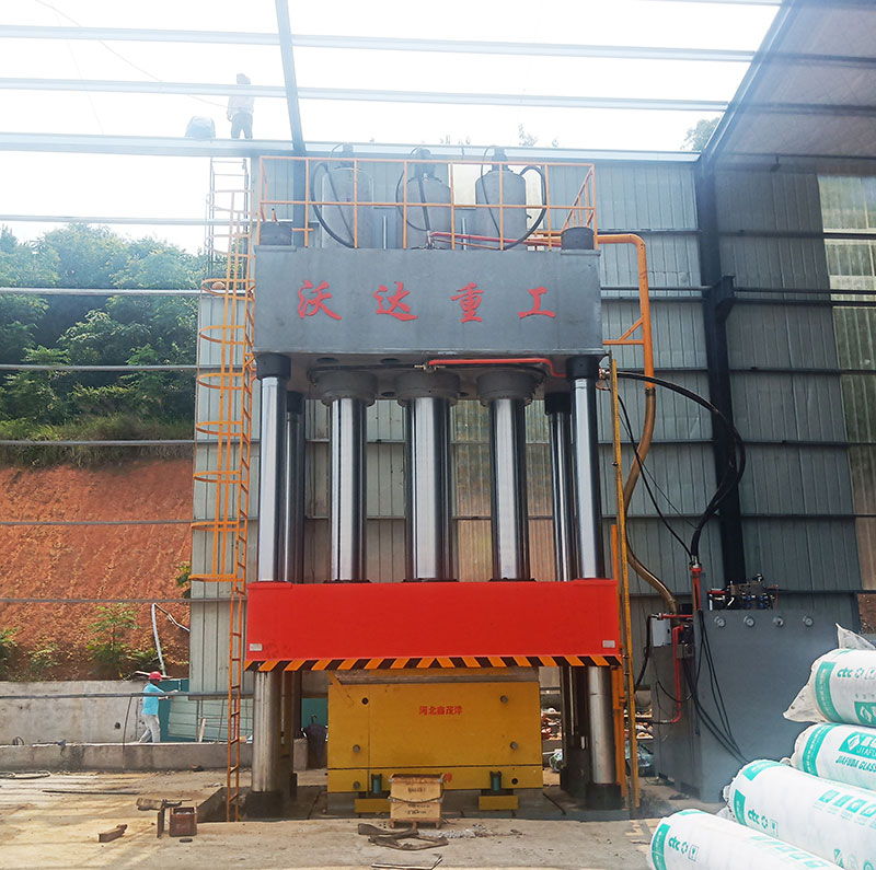 四柱液壓機 四柱液壓機的安裝調試