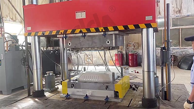 1500噸SMC汽車覆蓋件模壓成型液壓機