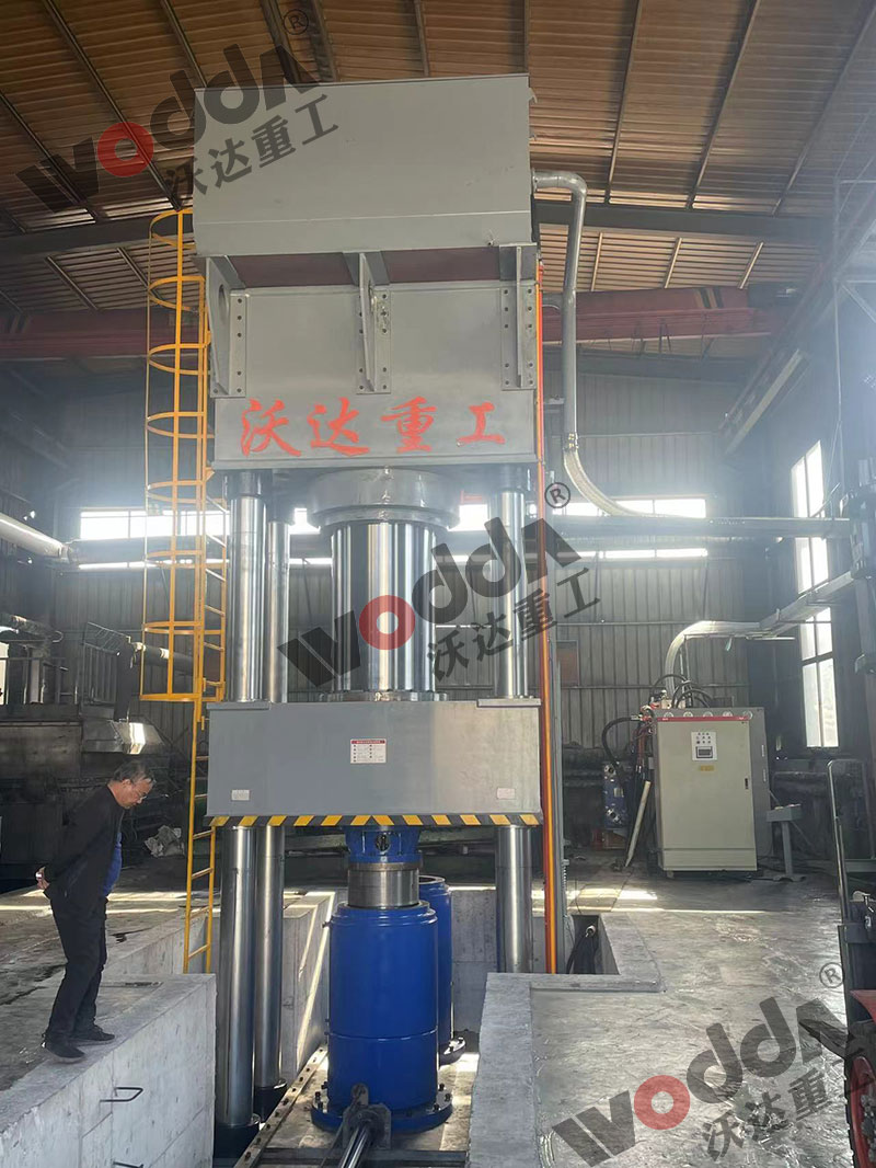 2000噸石墨坩埚液壓機