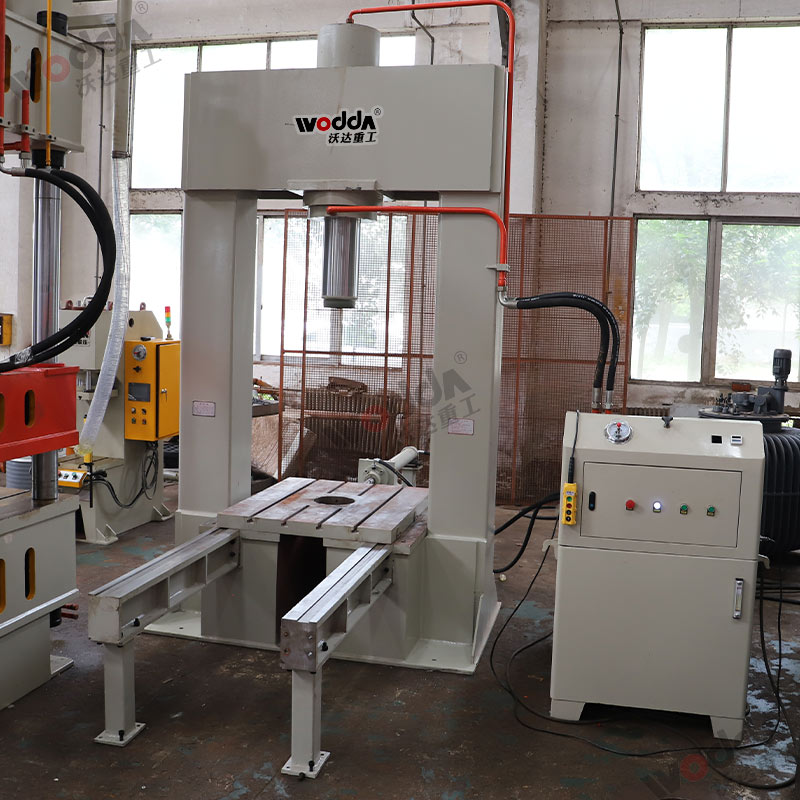 200噸龍門液壓機帶移動台 200噸龍門液壓機帶移動台