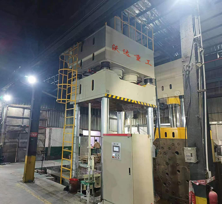 1500噸雙工位複合材料成型液壓機 1500噸雙工位複合材料成型液壓機