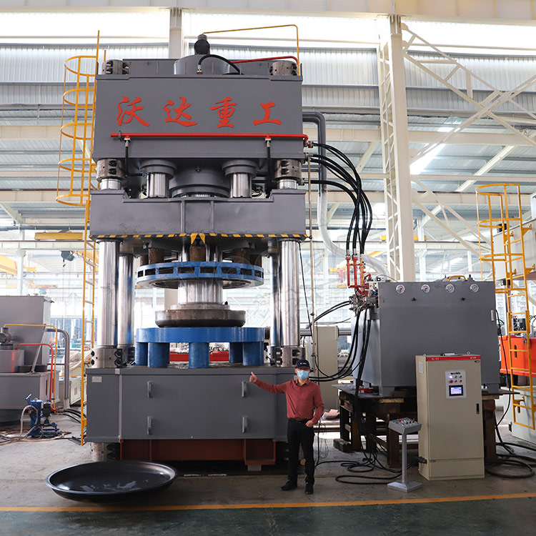 客戶試機3000噸封頭液壓機 客戶試機3000噸封頭液壓機