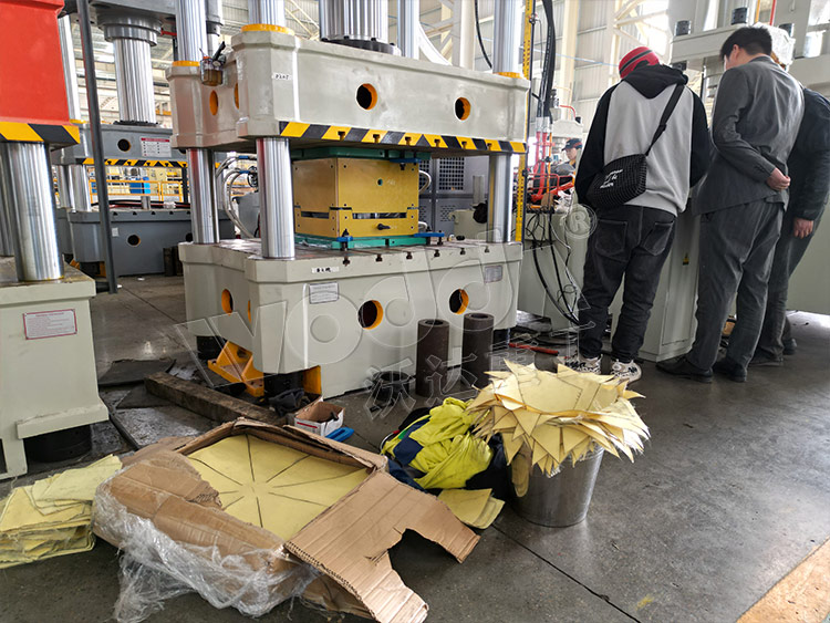 315噸四柱液壓機加工防彈頭盔 315噸四柱液壓機加工防彈頭盔