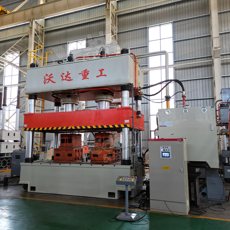 1000噸SMC玻璃鋼水箱成型液壓機.jpg 1000噸SMC玻璃鋼水箱成型液壓機.jpg