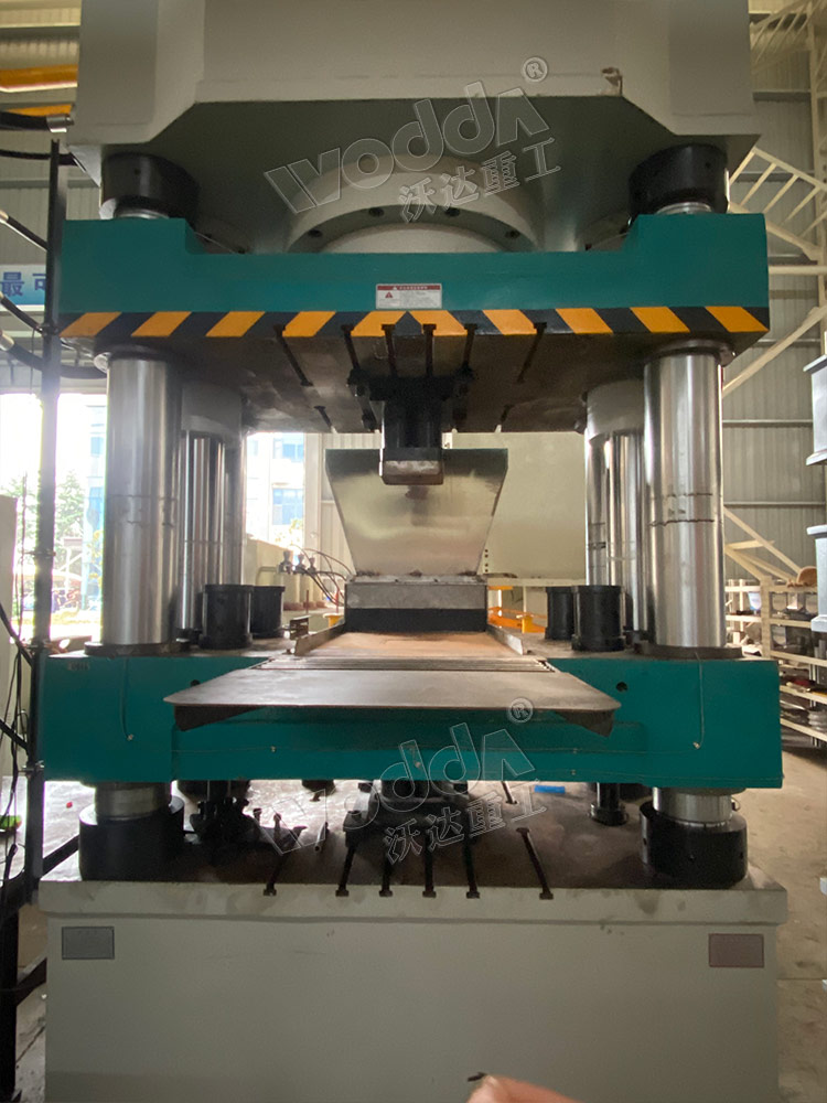 800噸鹽磚機工作台