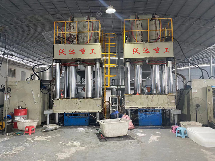 1000噸模壓建築塑料模殼成型液壓機客戶現場