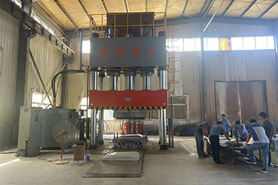 1500噸(dun)複合材(cai)料液壓(yā)機模壓(ya)SMC工程車(che)覆蓋件(jian)