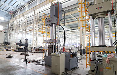 315噸耐火材料(liào)成型液壓機