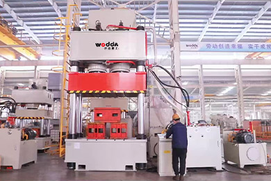 1000噸雙(shuāng)缸四柱三梁液壓(ya)機