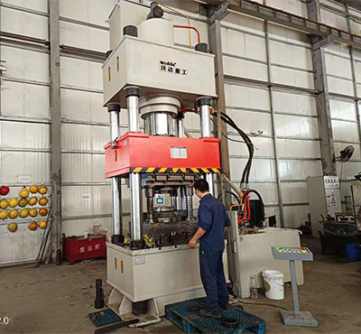 500噸汽車部(bu)件鍛造液(ye)壓機壓裝(zhuāng)汽車軸承(chéng)