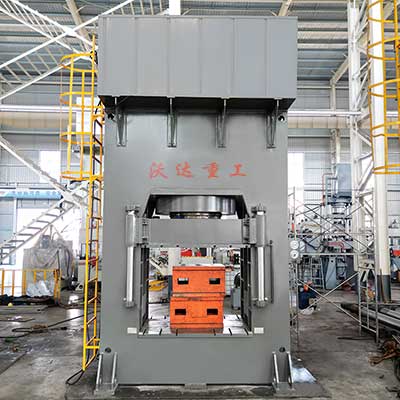 1800噸框架式液壓(yā)機_再生木屑叉(chā)車托盤成型模(mo)壓機