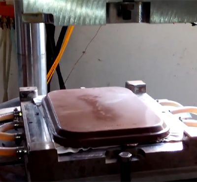 200噸塑料(liao)托盤熱壓成(chéng)型液壓機