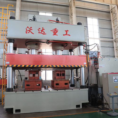 1000噸SMC玻(bo)璃鋼水箱成型(xíng)液壓機_1000噸液壓(ya)機定制