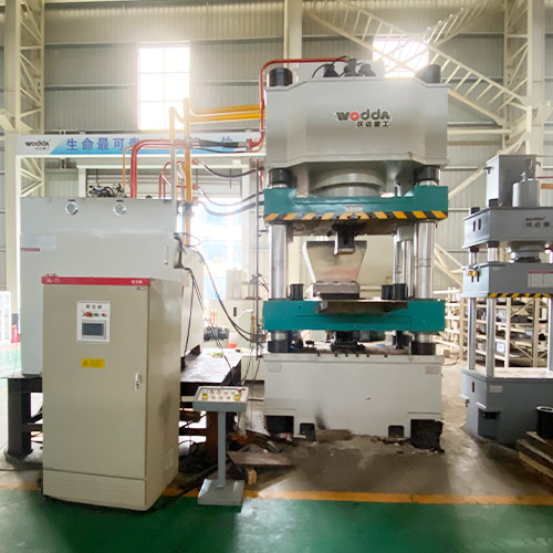 800噸牛(niú)羊舔磚液壓機(jī)_800噸鹽磚機