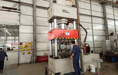 500噸(dun)汽車軸(zhóu)承鍛造(zào)液壓機(jī)