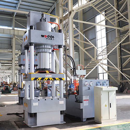 315噸四(si)柱液壓機台面(miàn)800x800mm